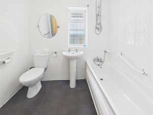 BATHROOM- click for photo gallery